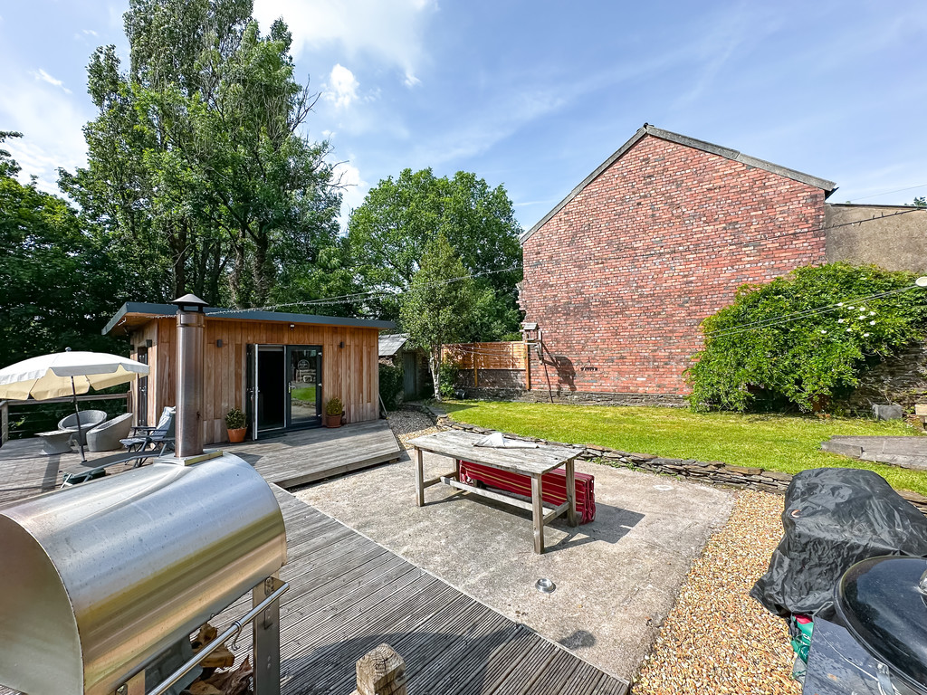 4 bed semi-detached house for sale in Victoria Road, Maesycwmmer - Property Image 20