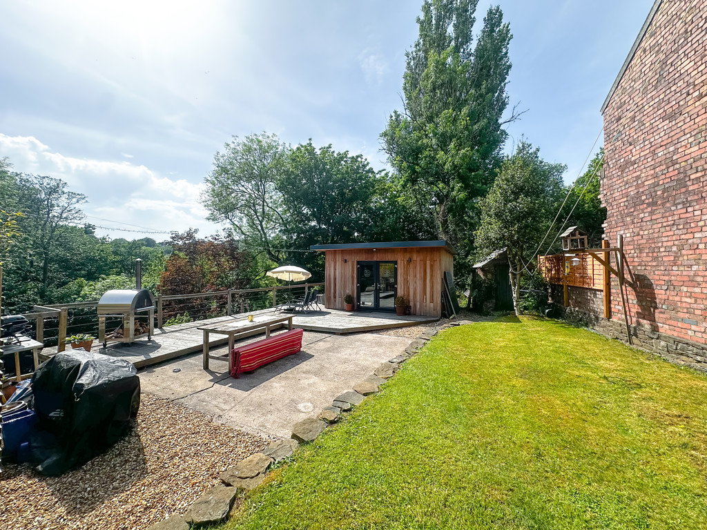 4 bed semi-detached house for sale in Victoria Road, Maesycwmmer - Property Image 21