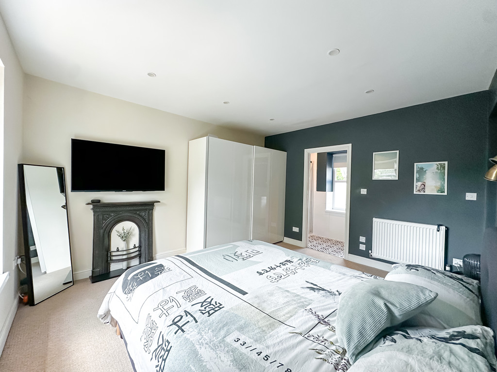 4 bed semi-detached house for sale in Victoria Road, Maesycwmmer - Property Image 12