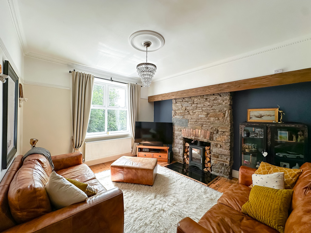 4 bed semi-detached house for sale in Victoria Road, Maesycwmmer - Property Image 8