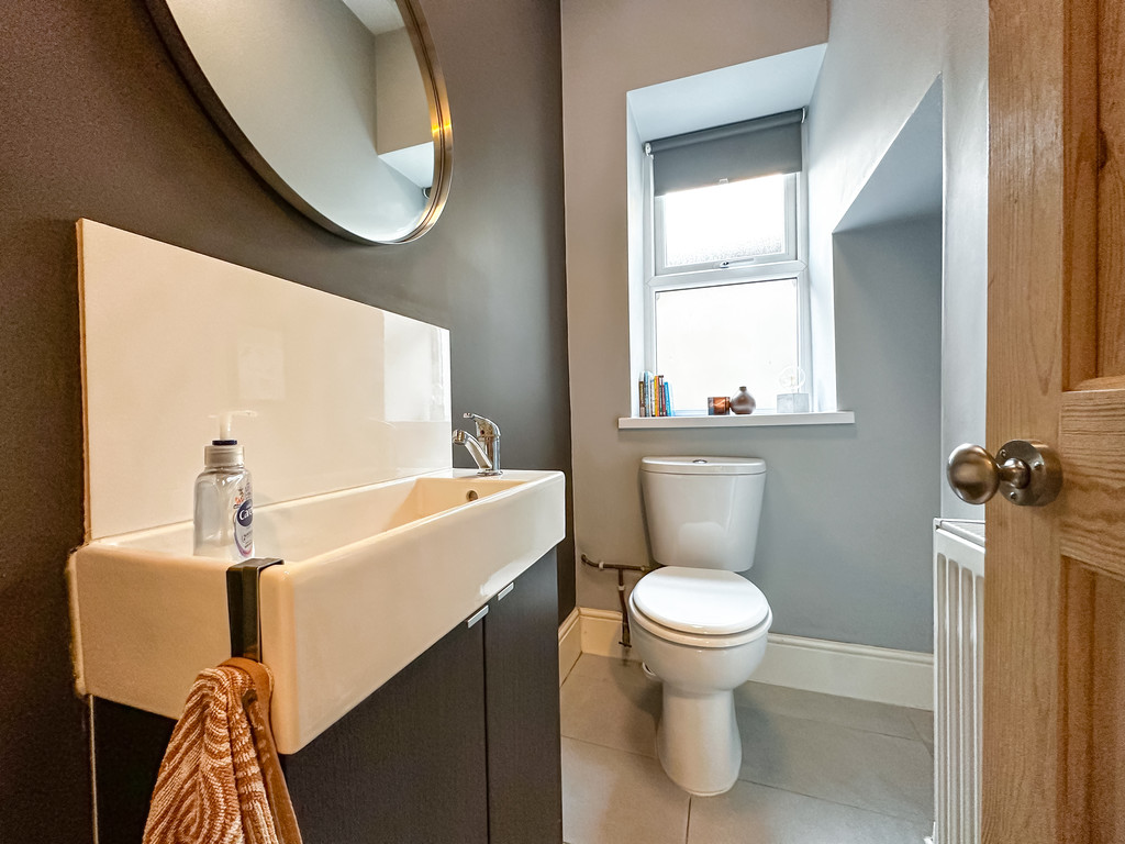 4 bed semi-detached house for sale in Victoria Road, Maesycwmmer - Property Image 11