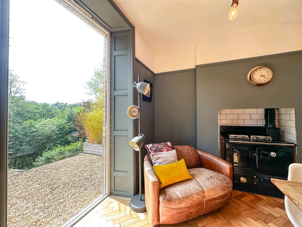 4 bed semi-detached house for sale in Victoria Road, Maesycwmmer - Property Image 5
