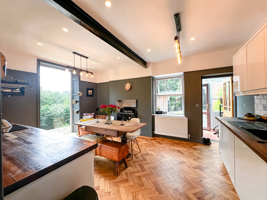 4 bed semi-detached house for sale in Victoria Road, Maesycwmmer - Property Image 4