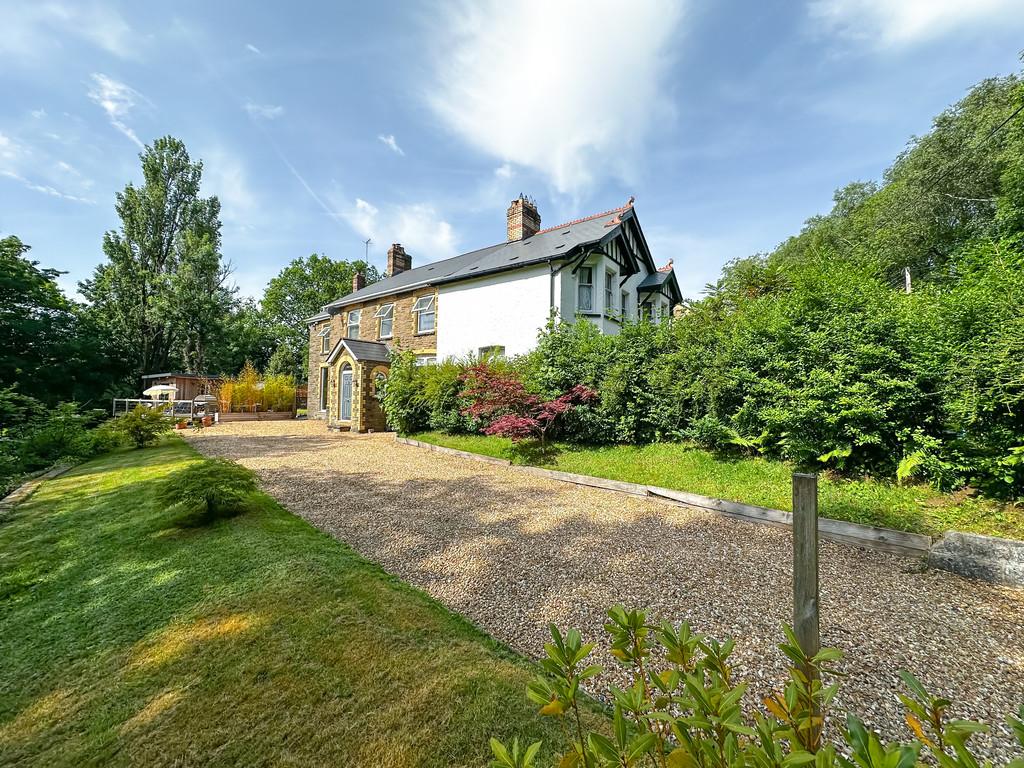 4 bed semi-detached house for sale in Victoria Road, Maesycwmmer - Property Image 24