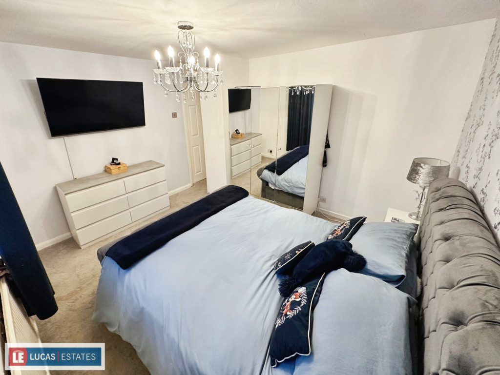 3 bed semi-detached house for sale in Coundley Close, Fleur De Lis  - Property Image 11