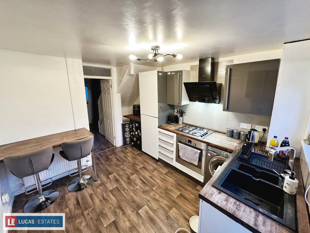 3 bed semi-detached house for sale in Coundley Close, Fleur De Lis  - Property Image 7