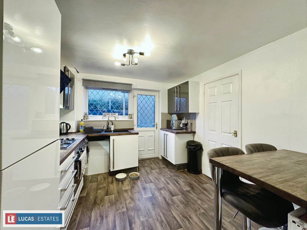 3 bed semi-detached house for sale in Coundley Close, Fleur De Lis  - Property Image 8