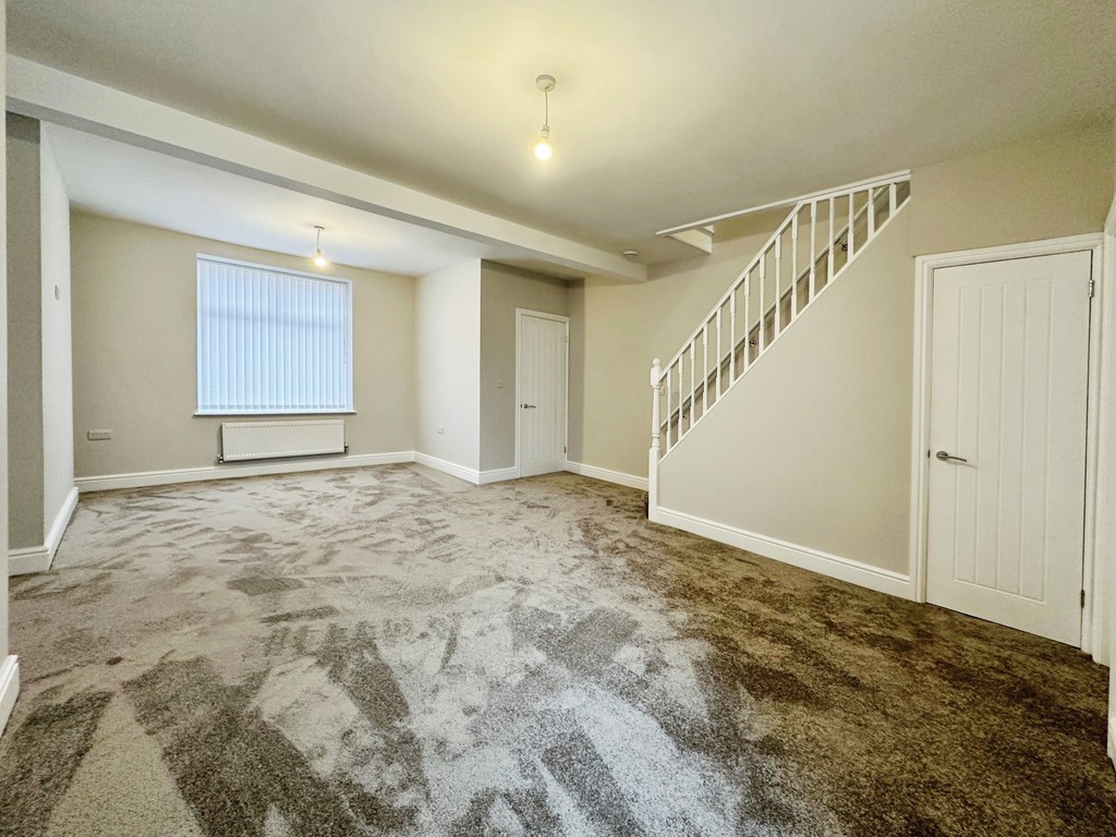 3 bed terraced house for sale in Woodland Place, Bargoed - Property Image 2