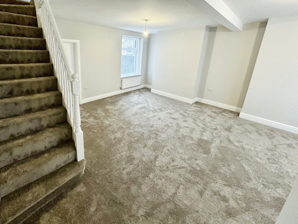 3 bed terraced house for sale in Woodland Place, Bargoed - Property Image 4