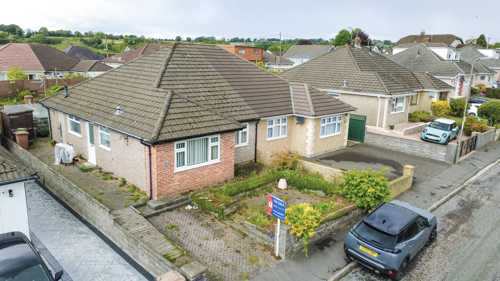 2 bed semi-detached bungalow for sale in Rhos Avenue, Penpedairheol, Hengoed