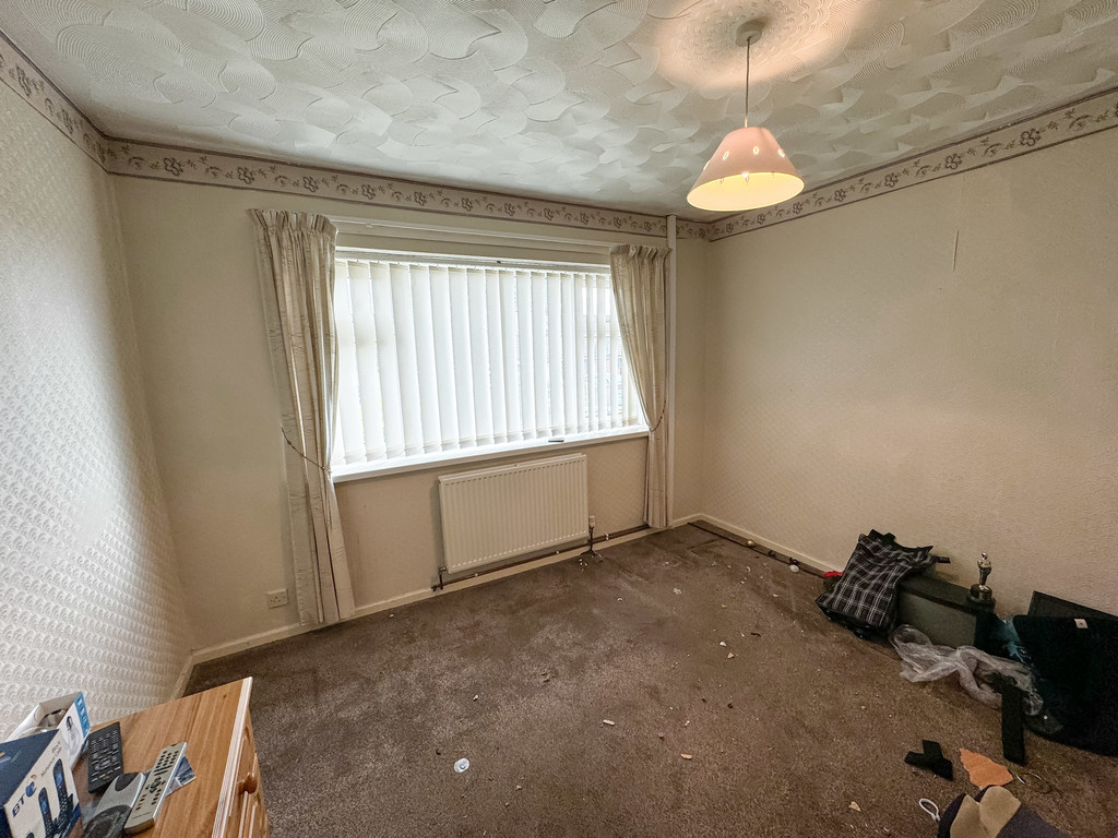 2 bed semi-detached bungalow for sale in Rhos Avenue, Penpedairheol, Hengoed - Property Image 6