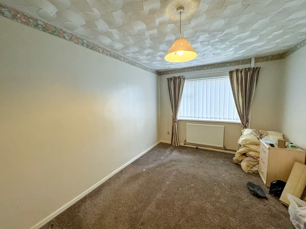 2 bed semi-detached bungalow for sale in Rhos Avenue, Penpedairheol, Hengoed - Property Image 7
