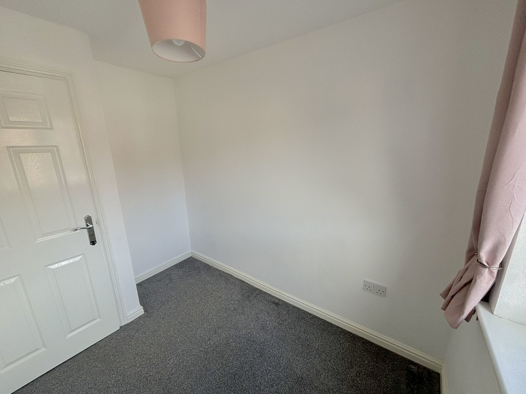 3 bed terraced house for sale in Red Kite Close, Penallta  - Property Image 12