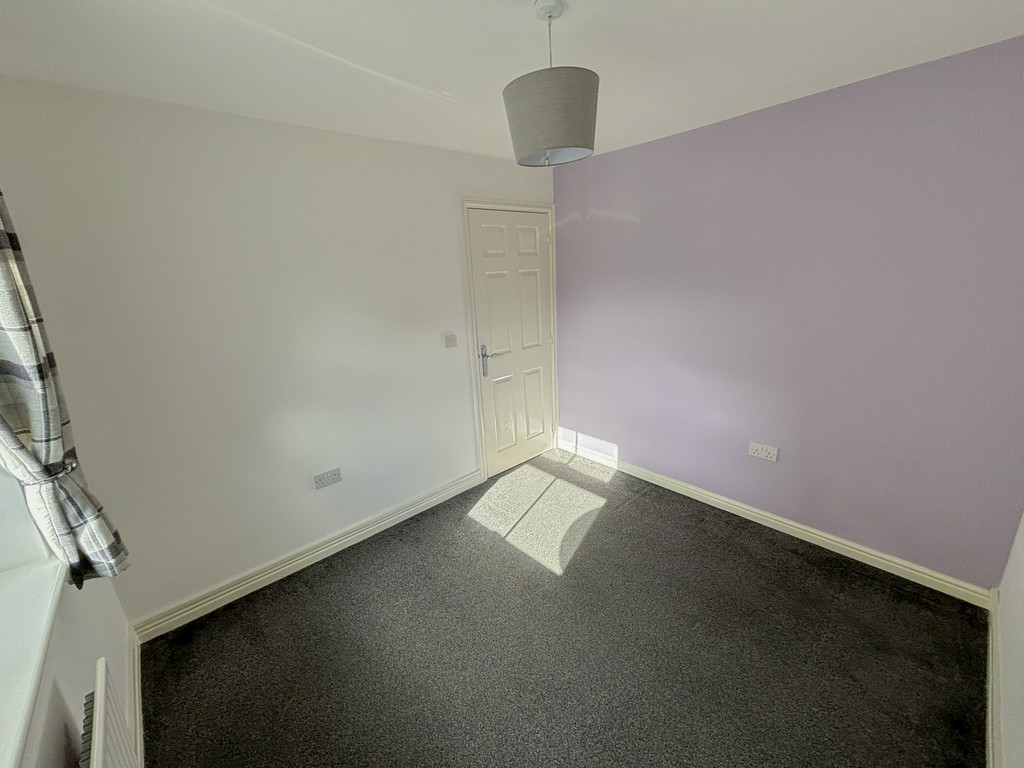3 bed terraced house for sale in Red Kite Close, Penallta  - Property Image 14