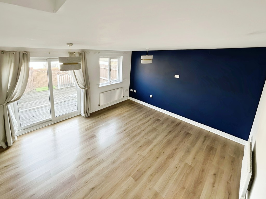 3 bed terraced house for sale in Red Kite Close, Penallta  - Property Image 5