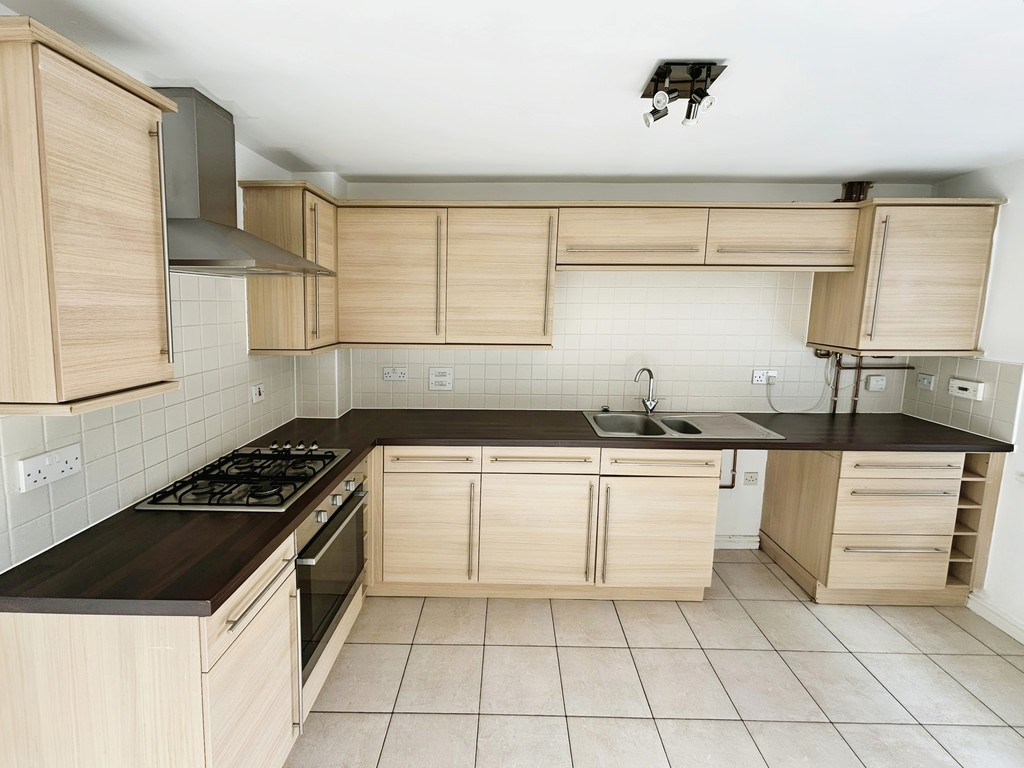 3 bed terraced house for sale in Red Kite Close, Penallta  - Property Image 3