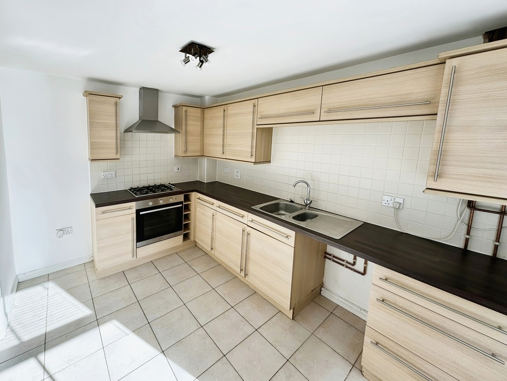 3 bed terraced house for sale in Red Kite Close, Penallta  - Property Image 6