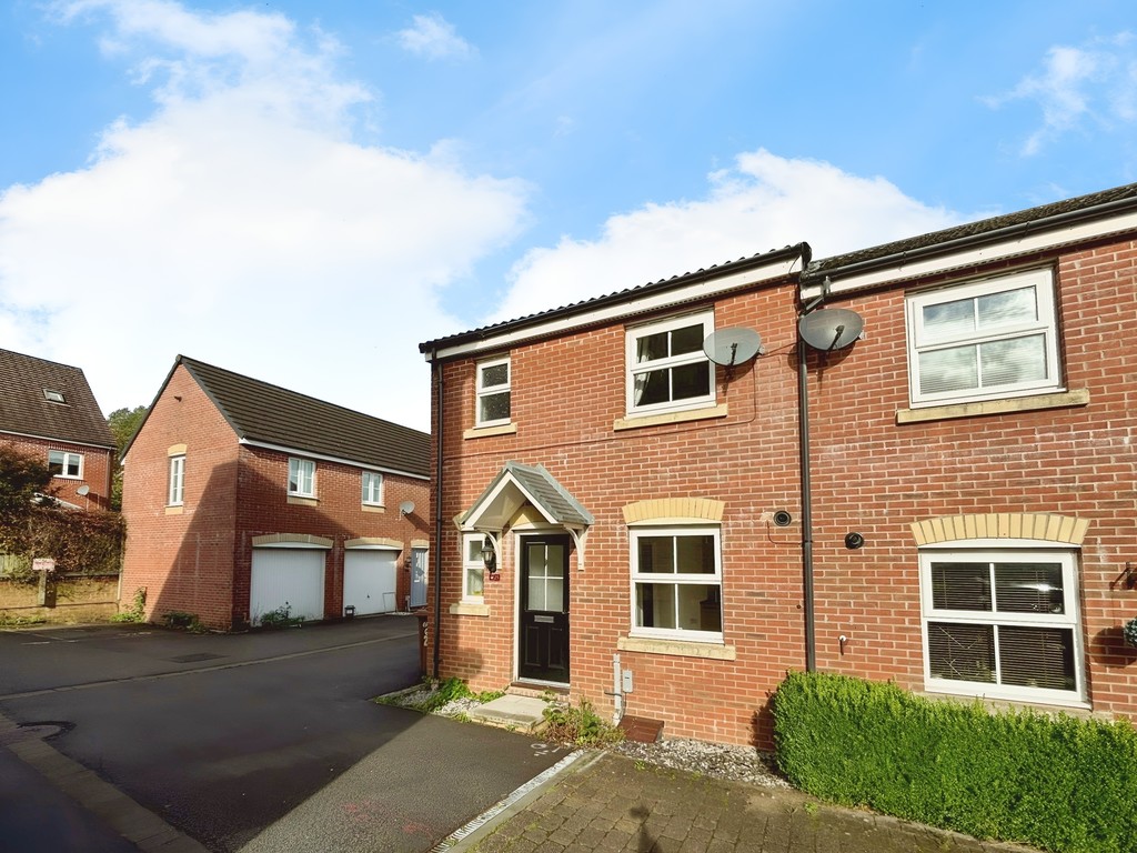 3 bed terraced house for sale in Red Kite Close, Penallta - Property Image 1