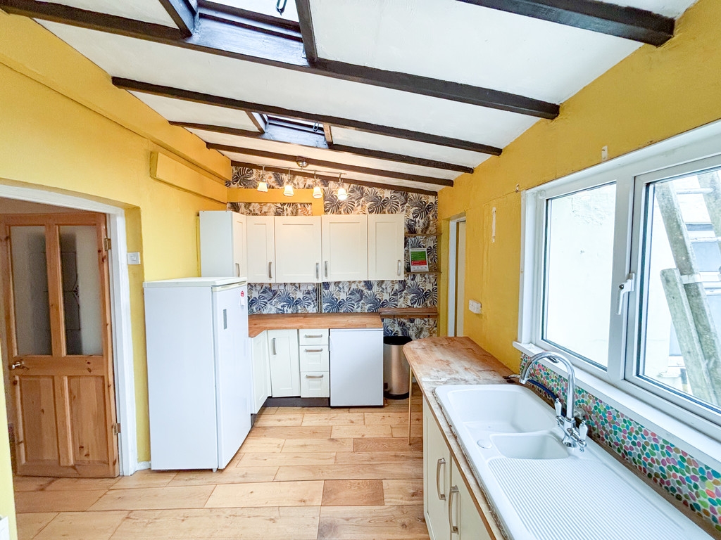 3 bed terraced house for sale in Williams Terrace, Treharris  - Property Image 3