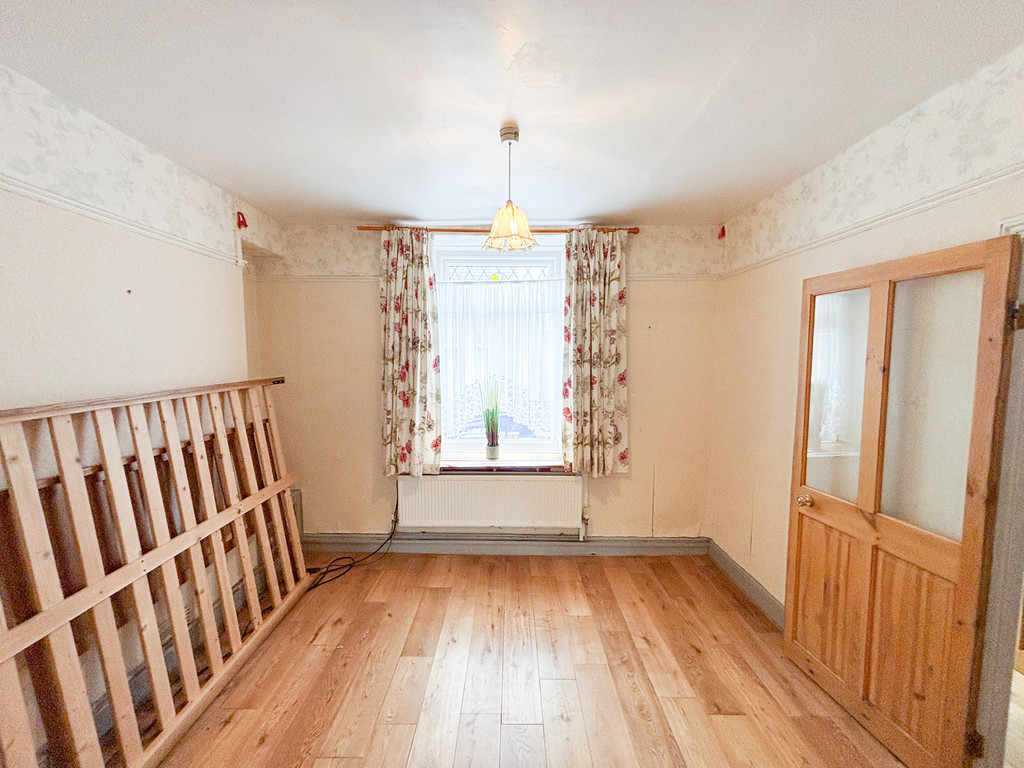 3 bed terraced house for sale in Williams Terrace, Treharris  - Property Image 4