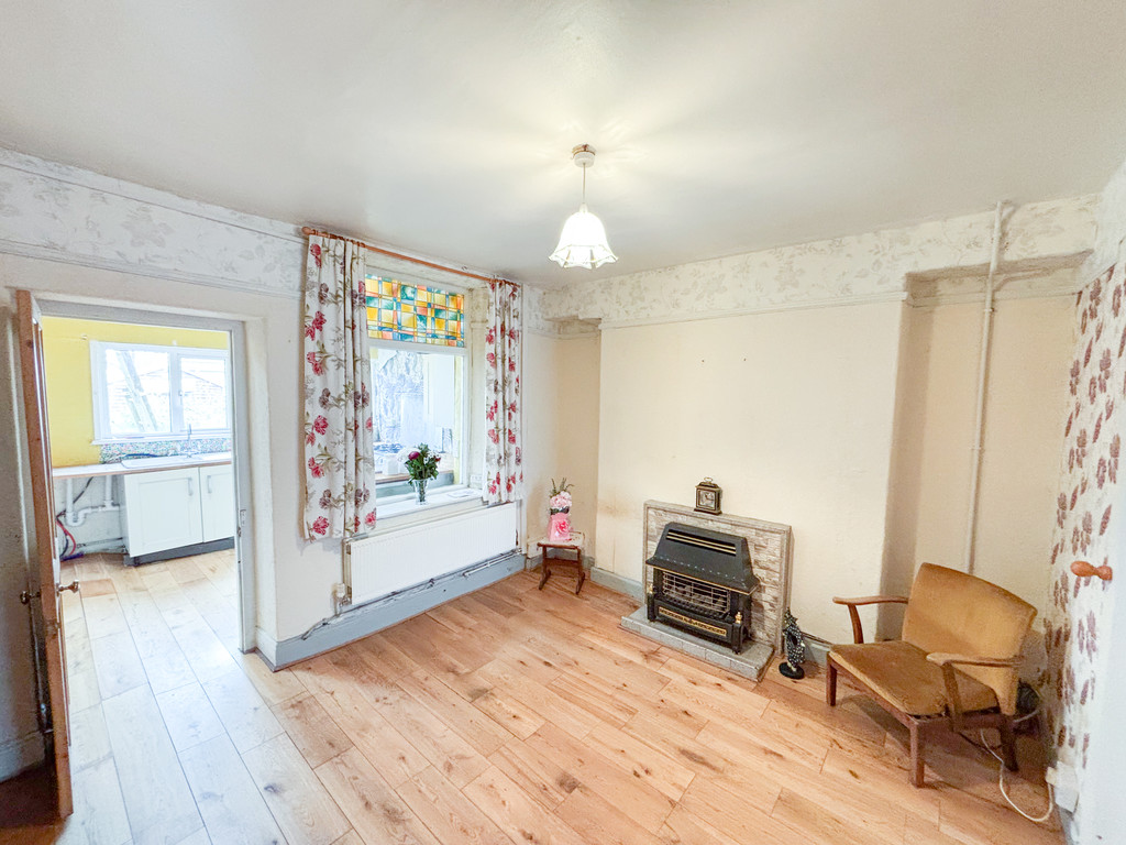 3 bed terraced house for sale in Williams Terrace, Treharris  - Property Image 6