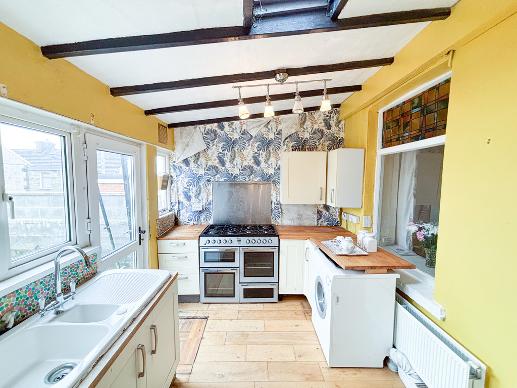 3 bed terraced house for sale in Williams Terrace, Treharris  - Property Image 7