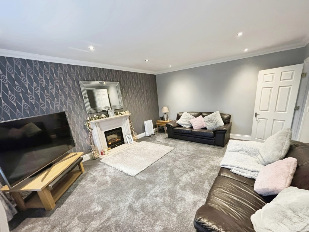 4 bed detached house for sale in Kingswood Close, Hengoed - Property Image 5