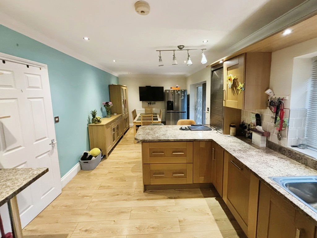 4 bed detached house for sale in Kingswood Close, Hengoed - Property Image 9