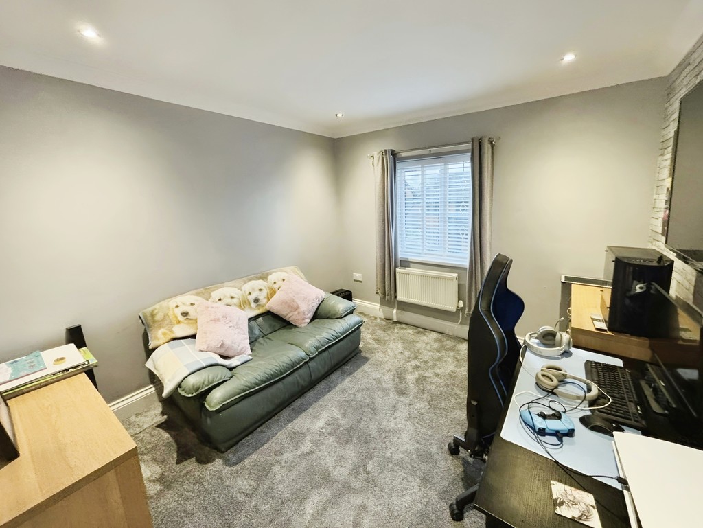 4 bed detached house for sale in Kingswood Close, Hengoed - Property Image 11