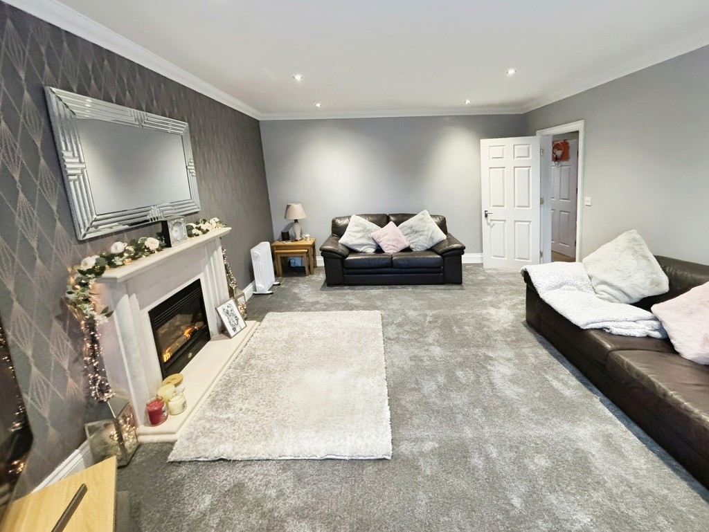 4 bed detached house for sale in Kingswood Close, Hengoed - Property Image 4