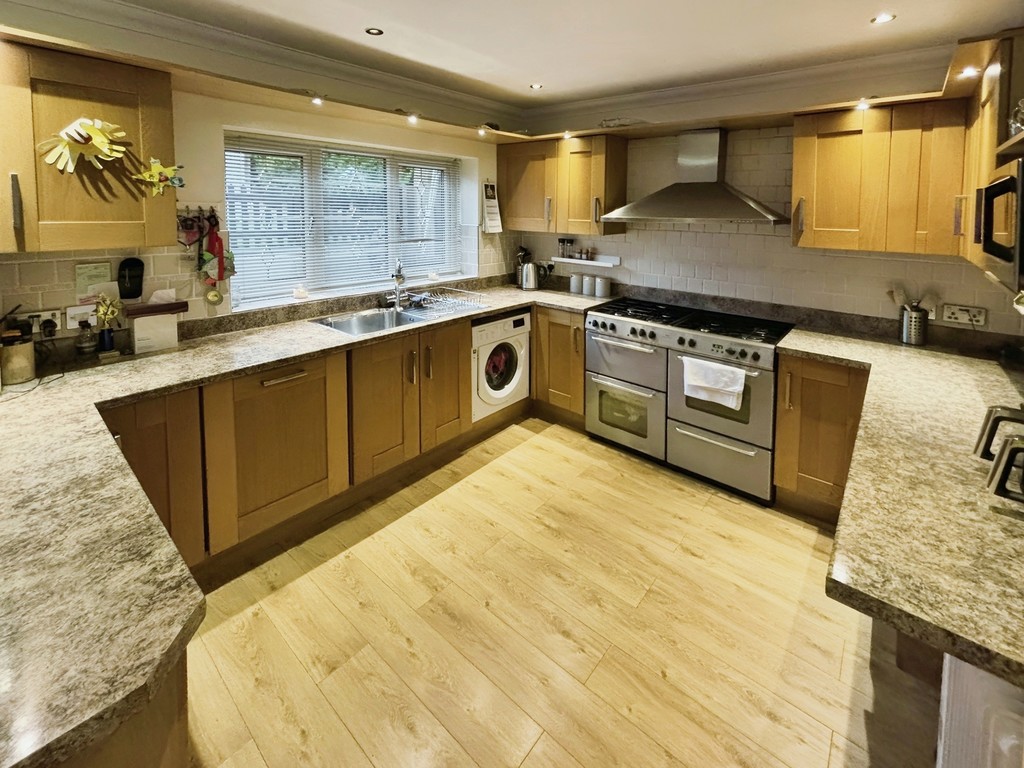 4 bed detached house for sale in Kingswood Close, Hengoed - Property Image 6