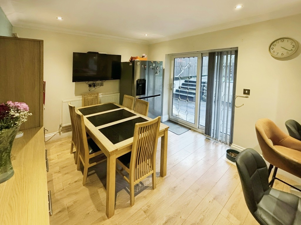 4 bed detached house for sale in Kingswood Close, Hengoed - Property Image 8