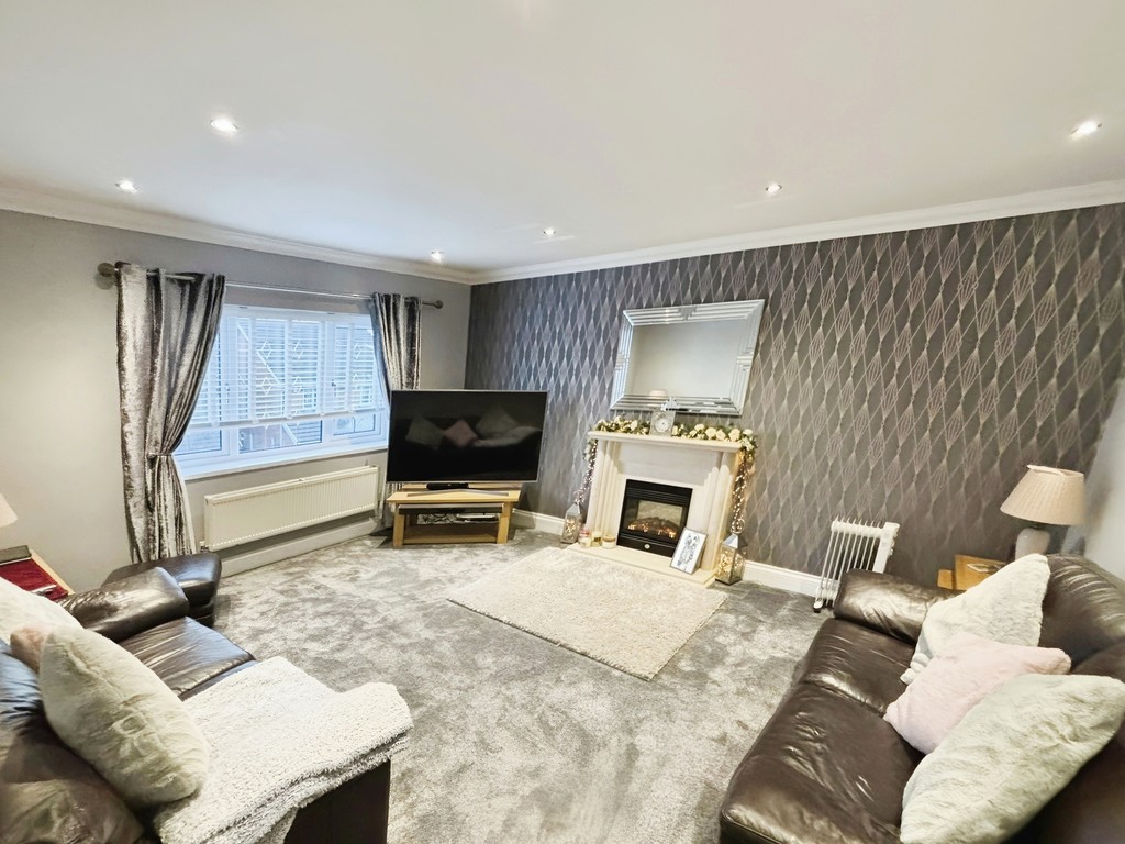 4 bed detached house for sale in Kingswood Close, Hengoed - Property Image 2