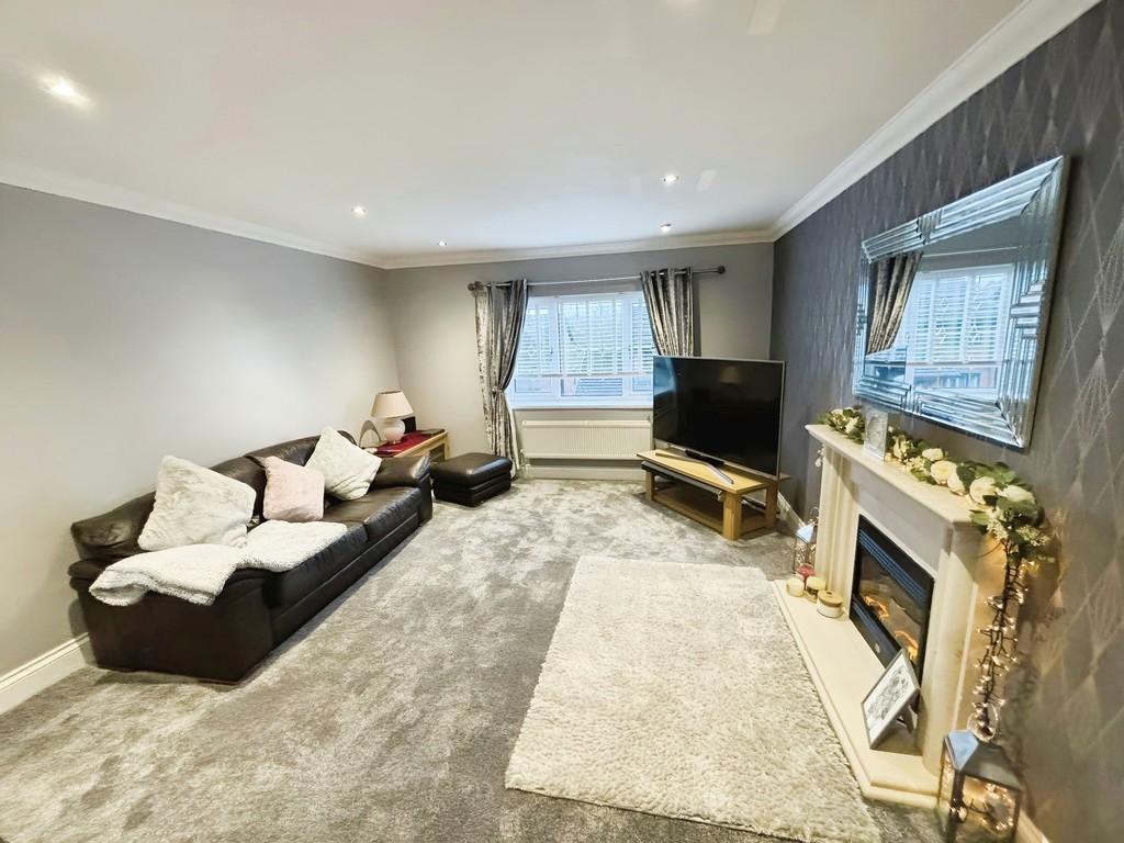 4 bed detached house for sale in Kingswood Close, Hengoed - Property Image 3