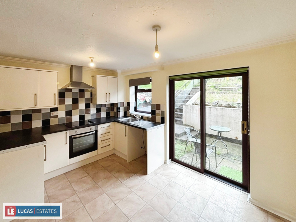 2 bed terraced house for sale in Parc Wenallt, Treharris  - Property Image 7