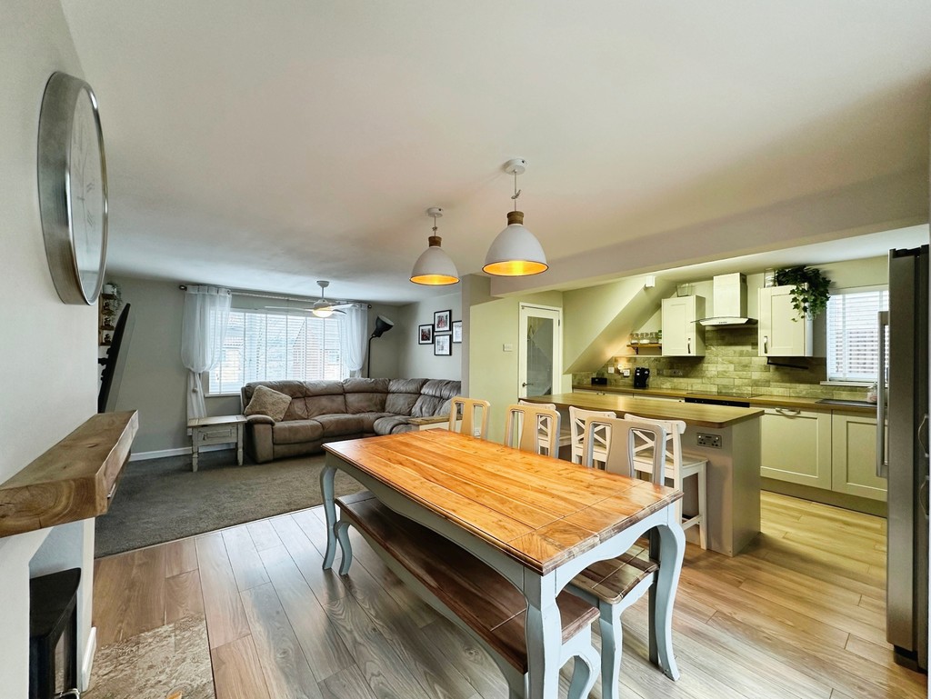 3 bed semi-detached house for sale in Orchard Lane, Pengam - Property Image 6