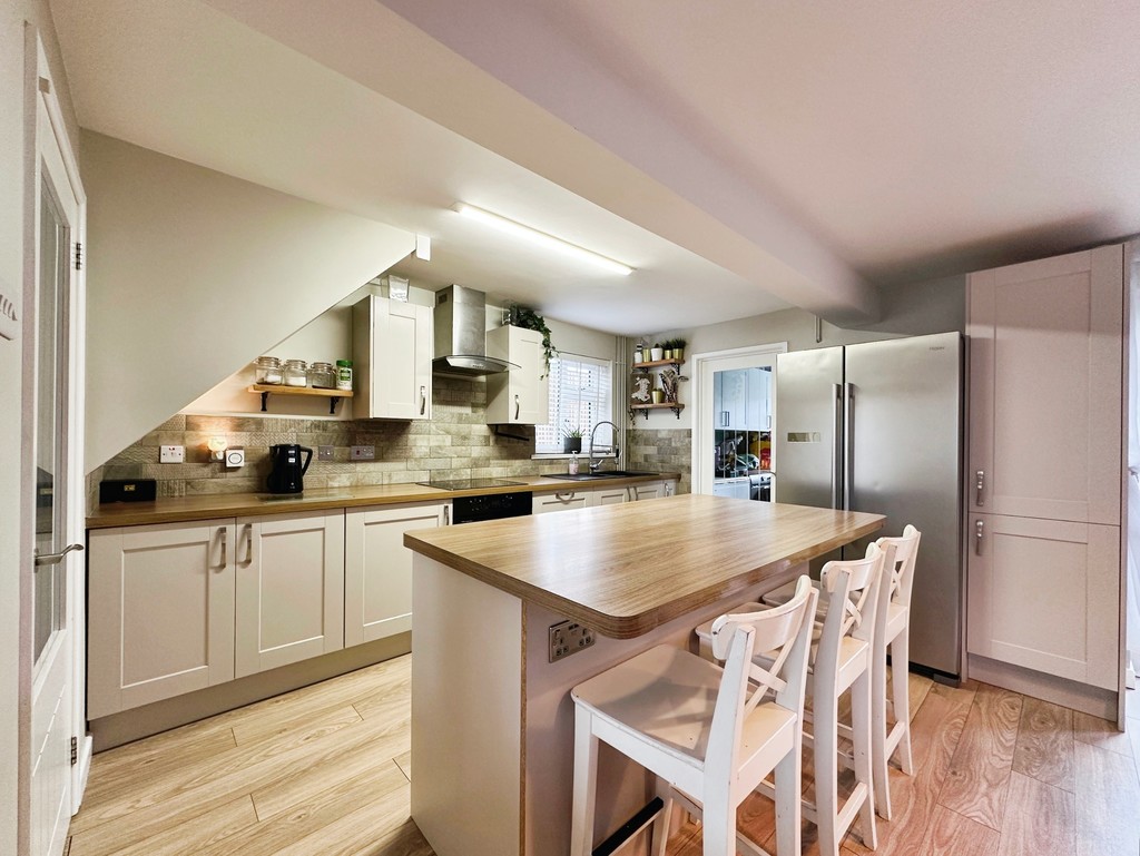 3 bed semi-detached house for sale in Orchard Lane, Pengam - Property Image 7