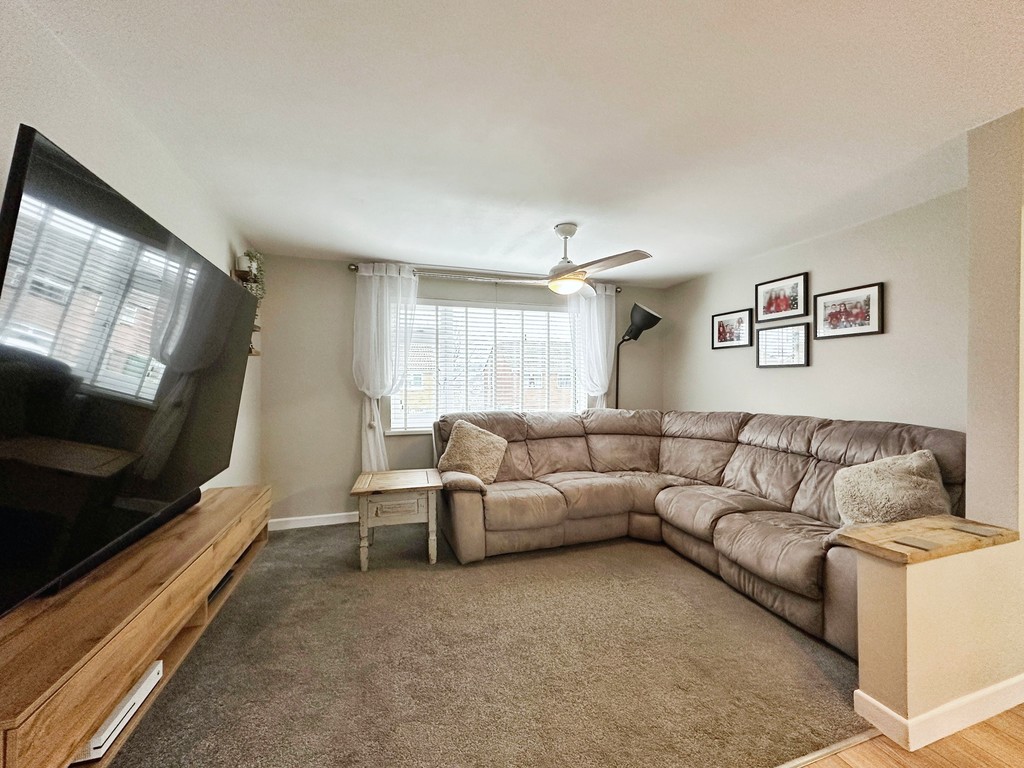 3 bed semi-detached house for sale in Orchard Lane, Pengam - Property Image 5