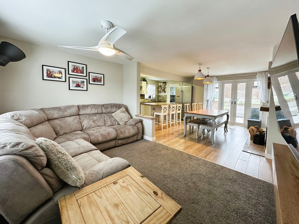 3 bed semi-detached house for sale in Orchard Lane, Pengam - Property Image 4