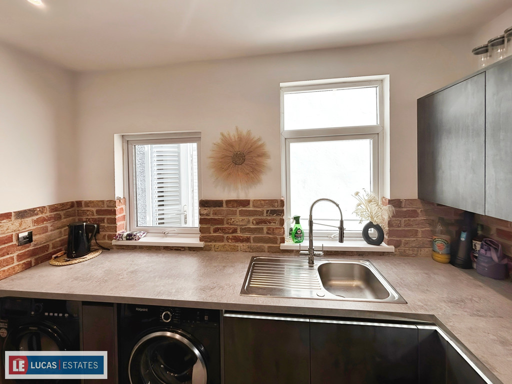 3 bed terraced house for sale in North Avenue, Maesycwmmer, Caerphilly County Borough  - Property Image 11