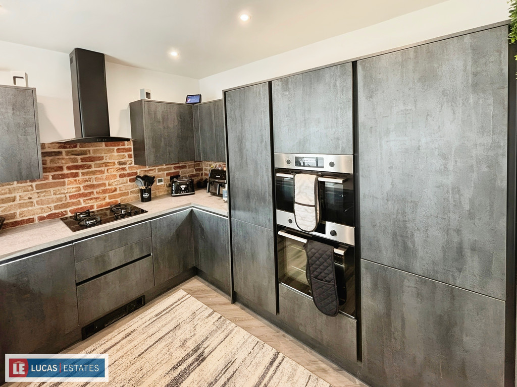 3 bed terraced house for sale in North Avenue, Maesycwmmer, Caerphilly County Borough  - Property Image 10