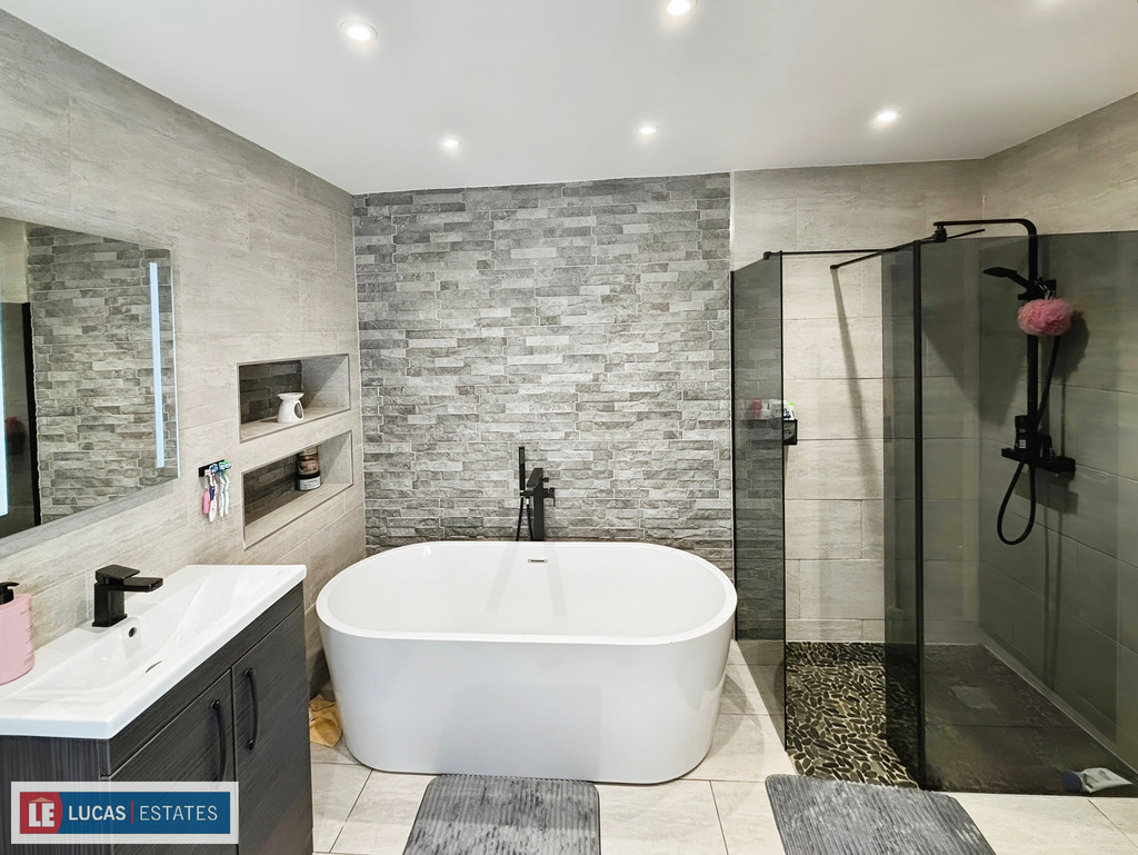 3 bed terraced house for sale in North Avenue, Maesycwmmer, Caerphilly County Borough  - Property Image 12