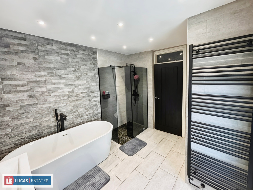 3 bed terraced house for sale in North Avenue, Maesycwmmer, Caerphilly County Borough  - Property Image 13
