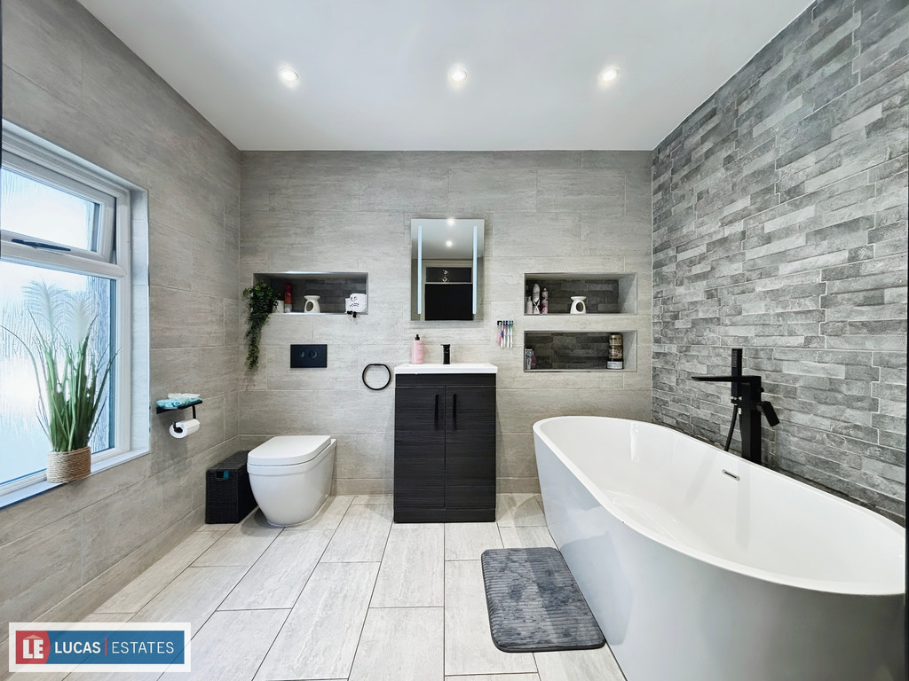 3 bed terraced house for sale in North Avenue, Maesycwmmer, Caerphilly County Borough  - Property Image 4