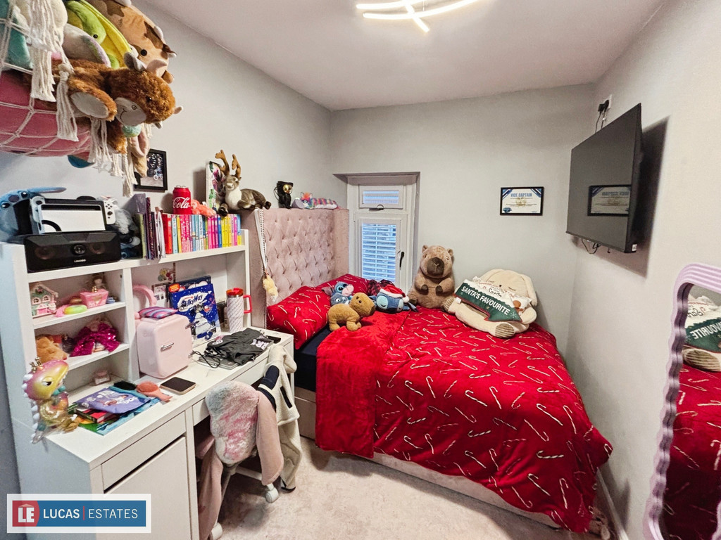 3 bed terraced house for sale in North Avenue, Maesycwmmer, Caerphilly County Borough  - Property Image 16