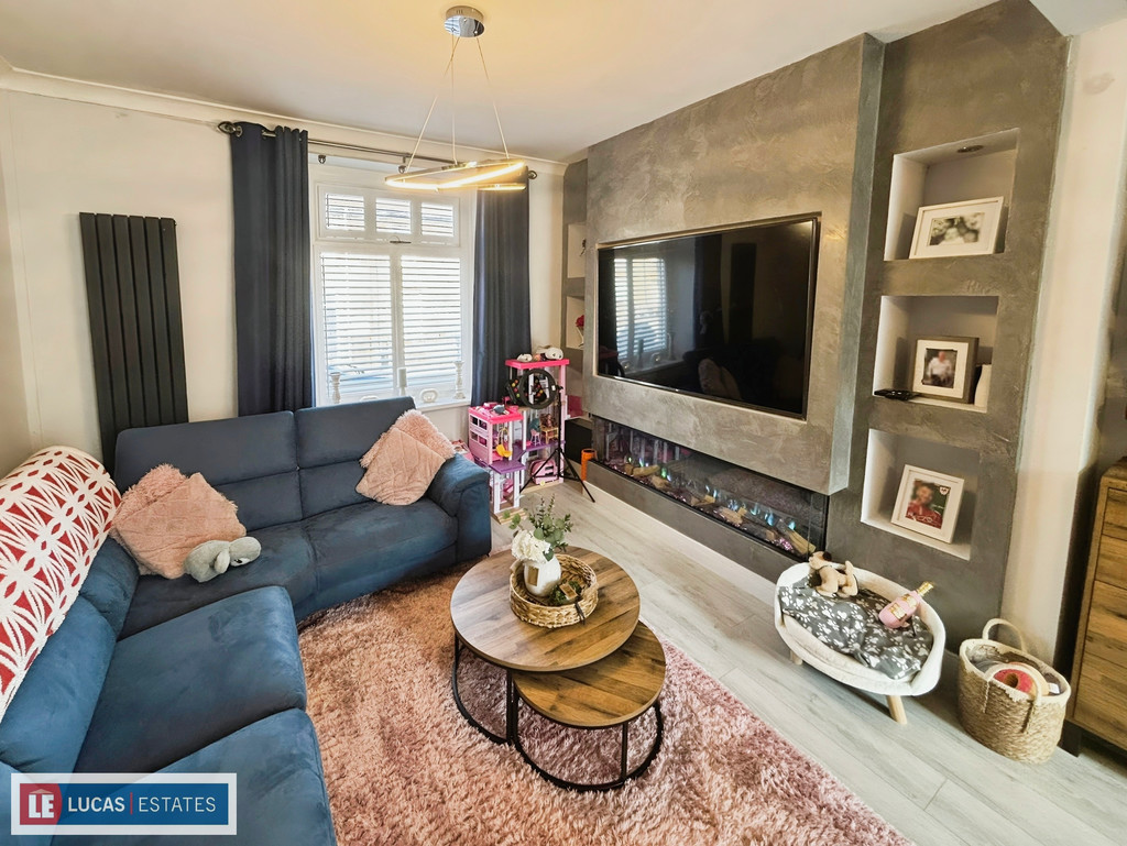 3 bed terraced house for sale in North Avenue, Maesycwmmer, Caerphilly County Borough  - Property Image 5