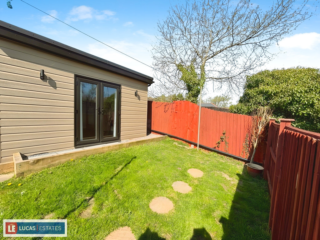 3 bed detached bungalow for sale in Woodside, Tir-y-berth, Hengoed  - Property Image 33
