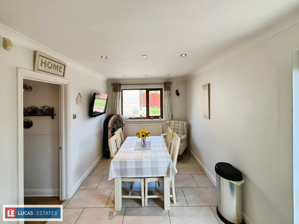 3 bed detached bungalow for sale in Woodside, Tir-y-berth, Hengoed  - Property Image 12