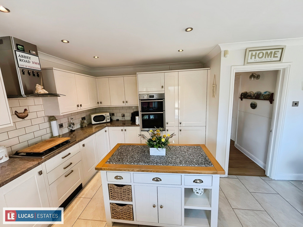 3 bed detached bungalow for sale in Woodside, Tir-y-berth, Hengoed  - Property Image 10