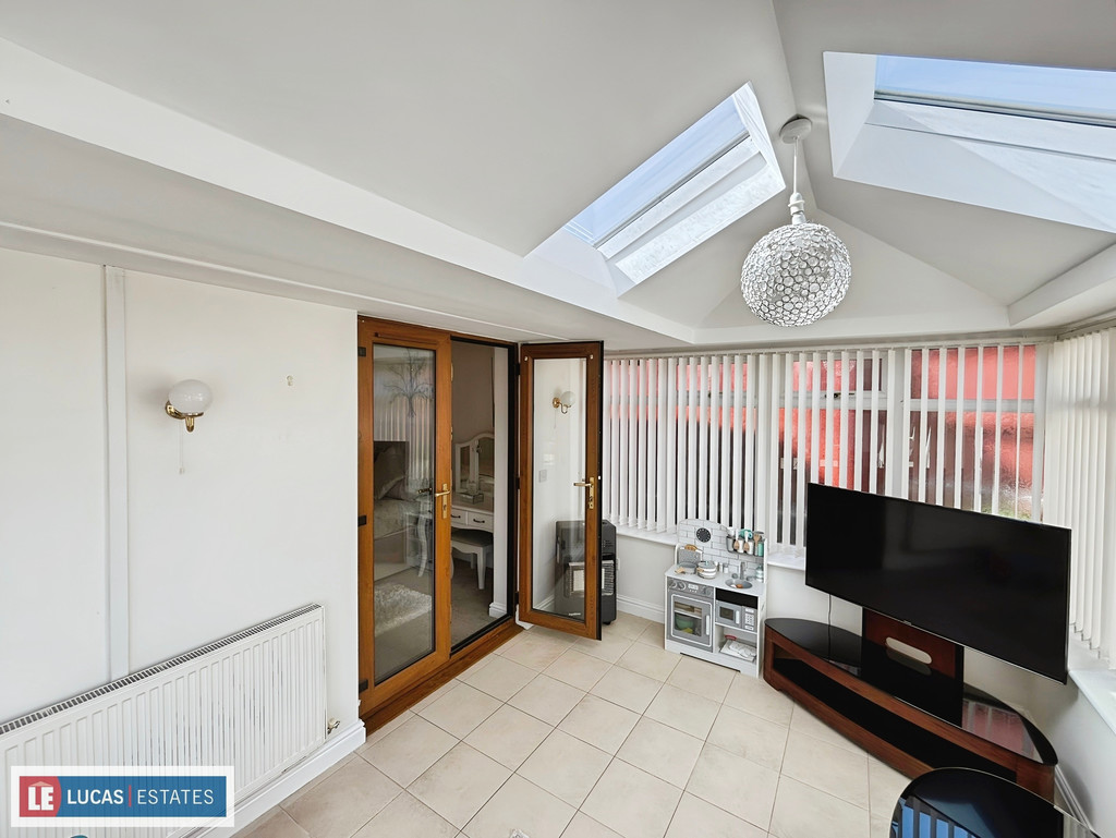 3 bed detached bungalow for sale in Woodside, Tir-y-berth, Hengoed  - Property Image 4